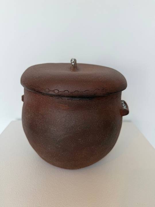 Red Lidded Bean Pot
